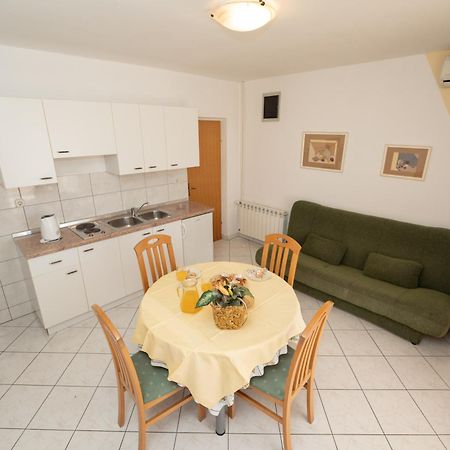 Apartments Biserka Novalja Kültér fotó