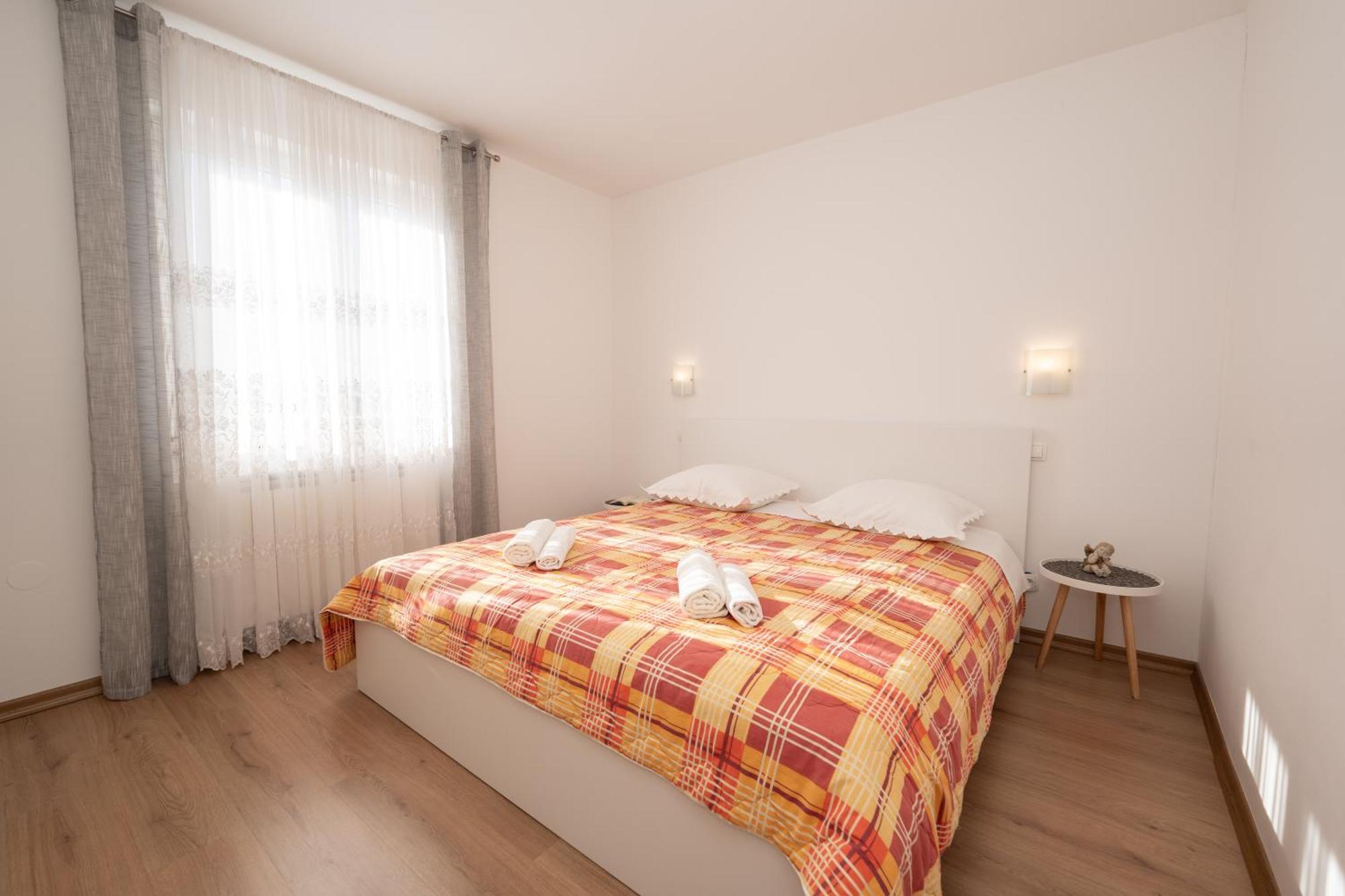 Apartments Biserka Novalja Szoba fotó